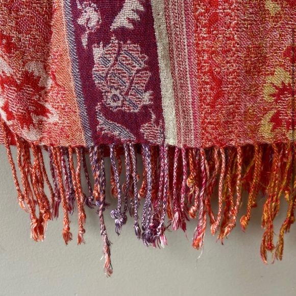 ✨3/$20✨ Women’s Pink & Purple Patterned Scarf - Picture 3 of 4